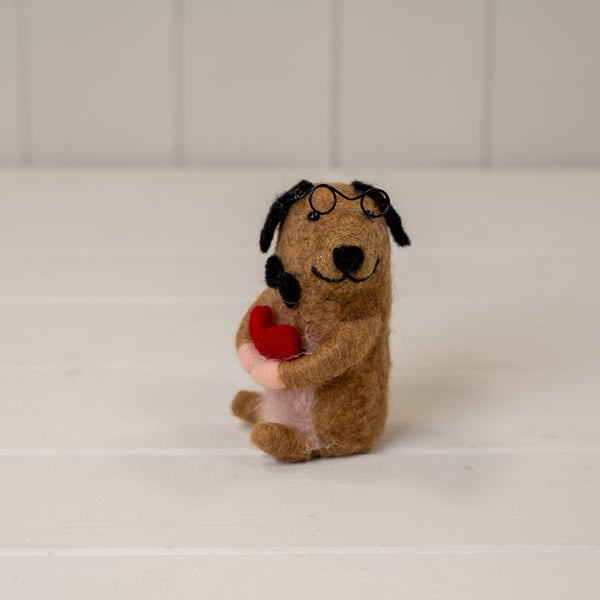 Sausage Dog Holding Rose 9X9X10cm Weight- 10G