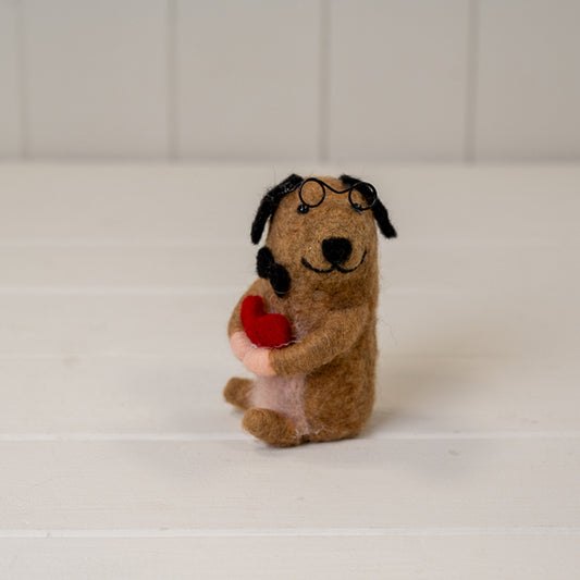 Sausage Dog Holding Rose 9X9X10cm Weight- 10G