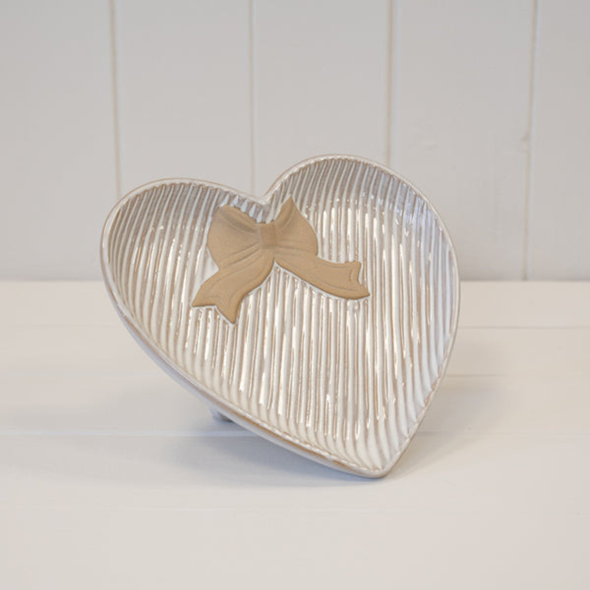 Medium Heart Plate with Bow Detail